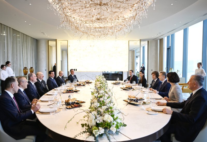 В Тбилиси в честь Президента Азербайджана Ильхама Алиева дан ланч (ФОТО)