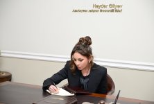 Первая леди Мехрибан Алиева ознакомилась в Тбилиси с Музеем азербайджанской культуры имени Мирзы Фатали Ахундзаде (ФОТО)