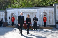 Президент Ильхам Алиев и Первая леди Мехрибан Алиева посетили в Тбилиси Мемориал героев (ФОТО/ВИДЕО)