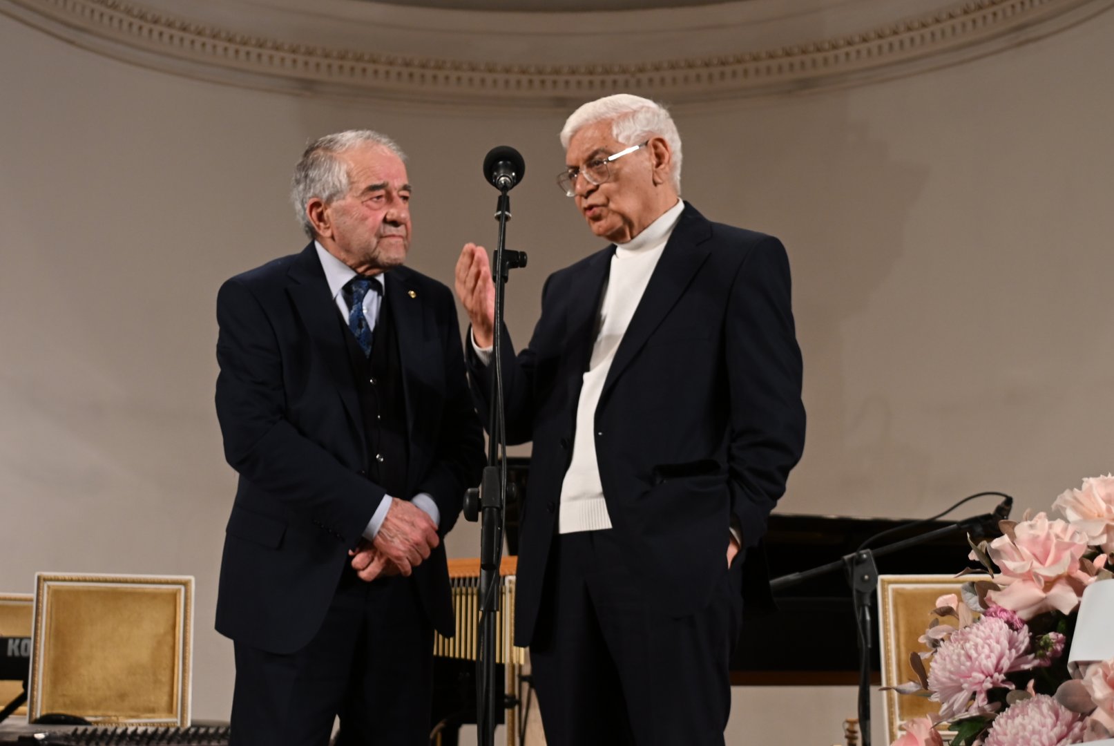 Юбилейный вечер мастера слова Сейрана Сахавета - неизменная актуальность творчества в поэзии и музыке (ФОТО)