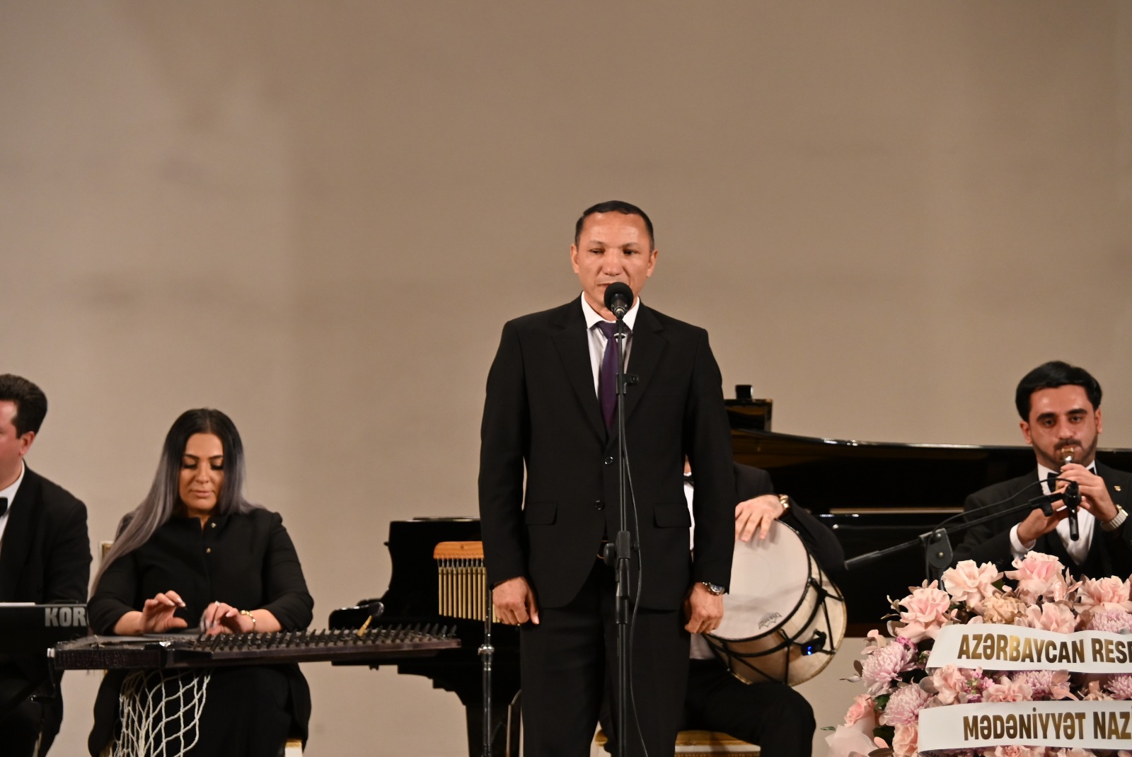 Юбилейный вечер мастера слова Сейрана Сахавета - неизменная актуальность творчества в поэзии и музыке (ФОТО)