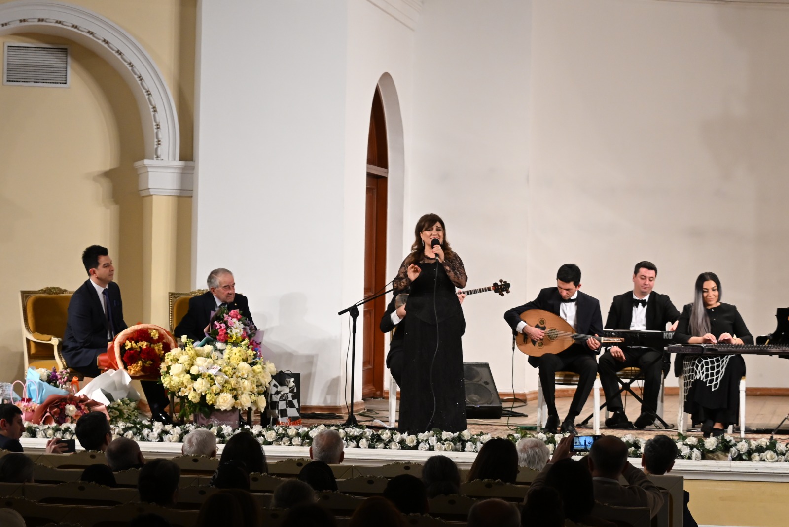 Юбилейный вечер мастера слова Сейрана Сахавета - неизменная актуальность творчества в поэзии и музыке (ФОТО)