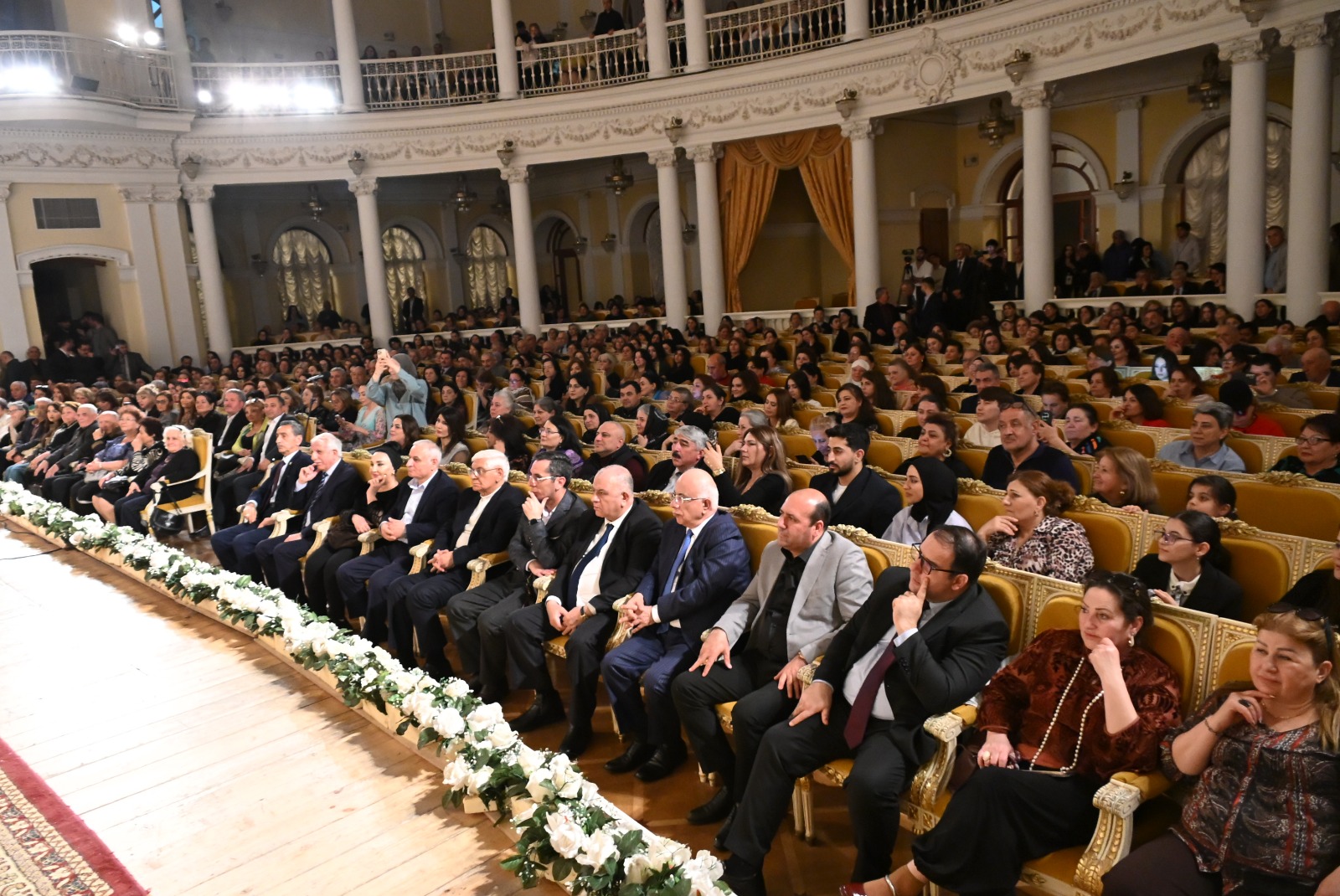 Юбилейный вечер мастера слова Сейрана Сахавета - неизменная актуальность творчества в поэзии и музыке (ФОТО)