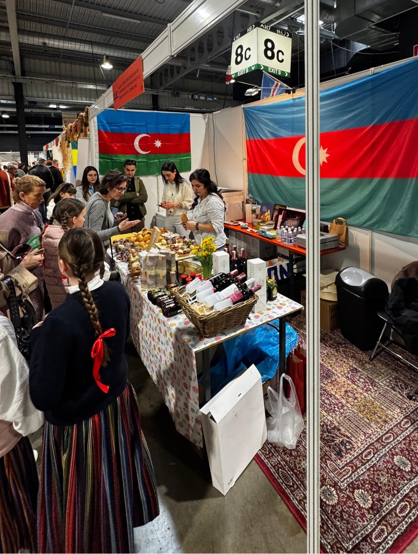 Азербайджанский стенд стал центром внимания на фестивале в Люксембурге (ФОТО)
