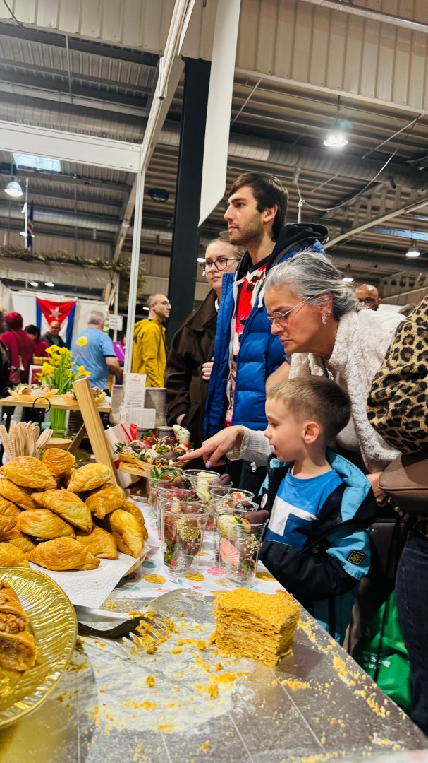 Азербайджанский стенд стал центром внимания на фестивале в Люксембурге (ФОТО)