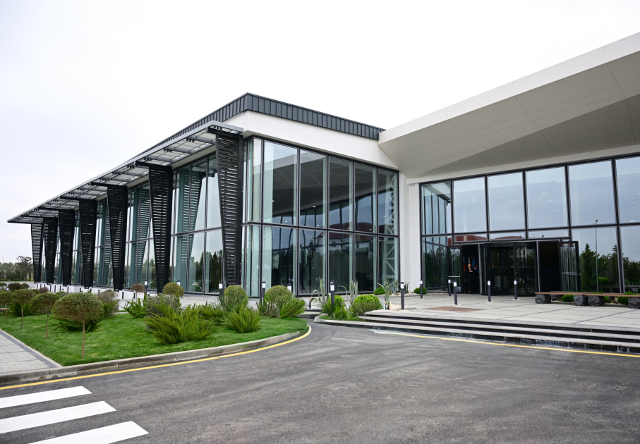 Президент Ильхам Алиев и Первая леди Мехрибан Алиева приняли участие в открытии Международного учебного центра в Национальной академии авиации (ФОТО/ВИДЕО)