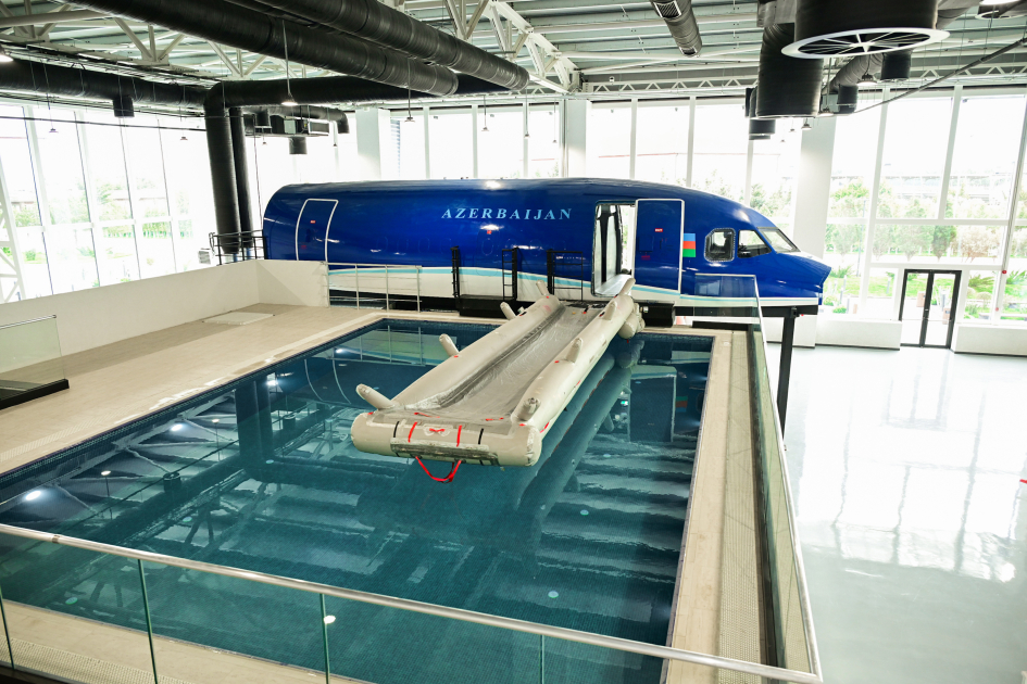 Президент Ильхам Алиев и Первая леди Мехрибан Алиева приняли участие в открытии Международного учебного центра в Национальной академии авиации (ФОТО/ВИДЕО)