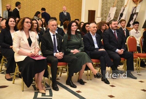 В Баку состоялась церемония открытия выставки "Не все из них. Портреты военных беженцев" (ФОТО)