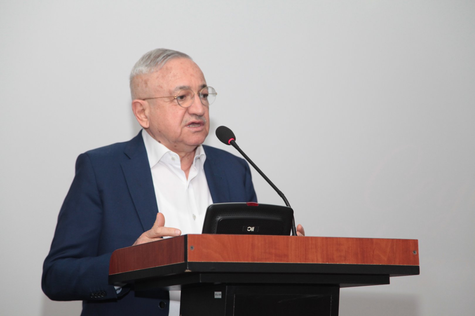 Он прожил всего 46 лет… Памяти кинорежиссёра и актёра Джейхуна Мирзоева (ФОТО)