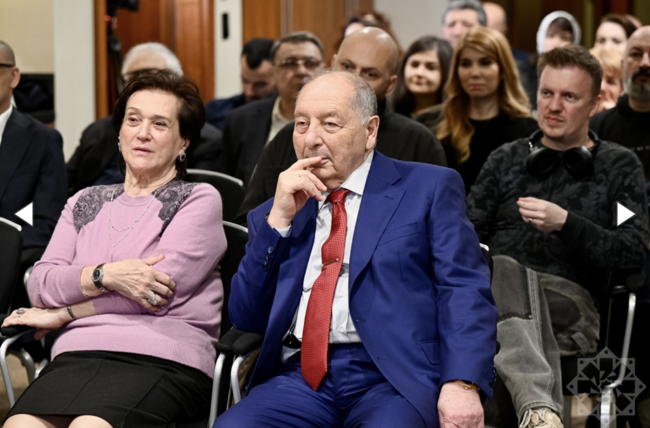 В Баку прошёл творческий вечер Михаила Гусмана «О Формуле Власти — и не только о ней» (ФОТО)