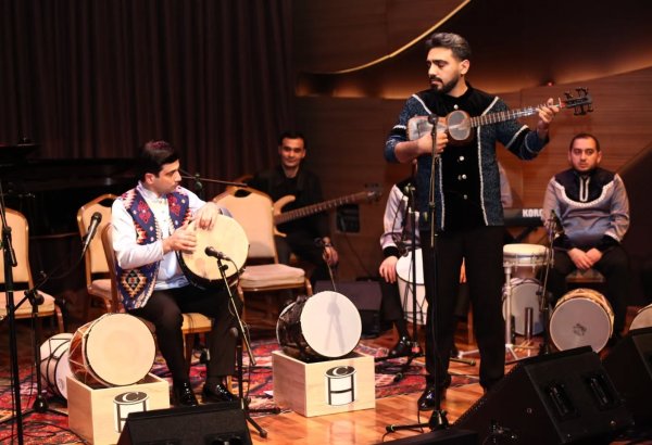 Баку зазвучал в ритме нагары - пульс национальных традиций (ФОТО)