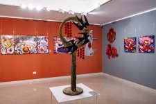 На крыльях времени - искусство Вугара Али раскрывает тайны науки и мифов (ФОТО)