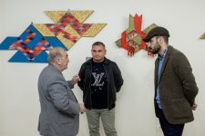 На крыльях времени - искусство Вугара Али раскрывает тайны науки и мифов (ФОТО)