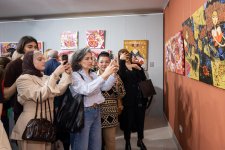 На крыльях времени - искусство Вугара Али раскрывает тайны науки и мифов (ФОТО)