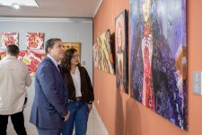 На крыльях времени - искусство Вугара Али раскрывает тайны науки и мифов (ФОТО)