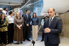 На крыльях времени - искусство Вугара Али раскрывает тайны науки и мифов (ФОТО)