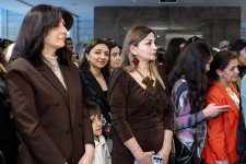 На крыльях времени - искусство Вугара Али раскрывает тайны науки и мифов (ФОТО)