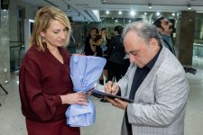 На крыльях времени - искусство Вугара Али раскрывает тайны науки и мифов (ФОТО)