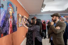 На крыльях времени - искусство Вугара Али раскрывает тайны науки и мифов (ФОТО)