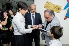 На крыльях времени - искусство Вугара Али раскрывает тайны науки и мифов (ФОТО)