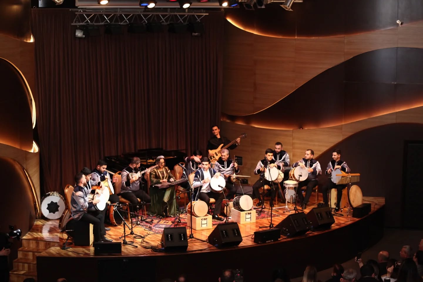 Баку зазвучал в ритме нагары - пульс национальных традиций (ФОТО)