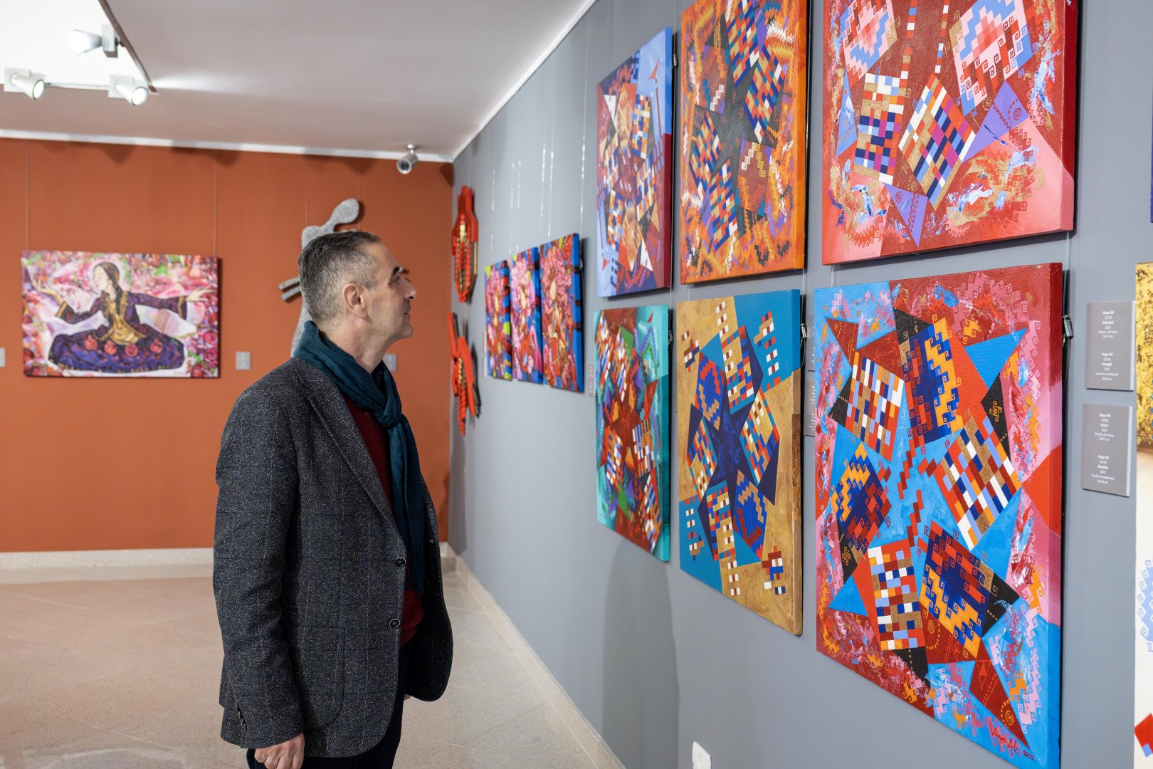 На крыльях времени - искусство Вугара Али раскрывает тайны науки и мифов (ФОТО)