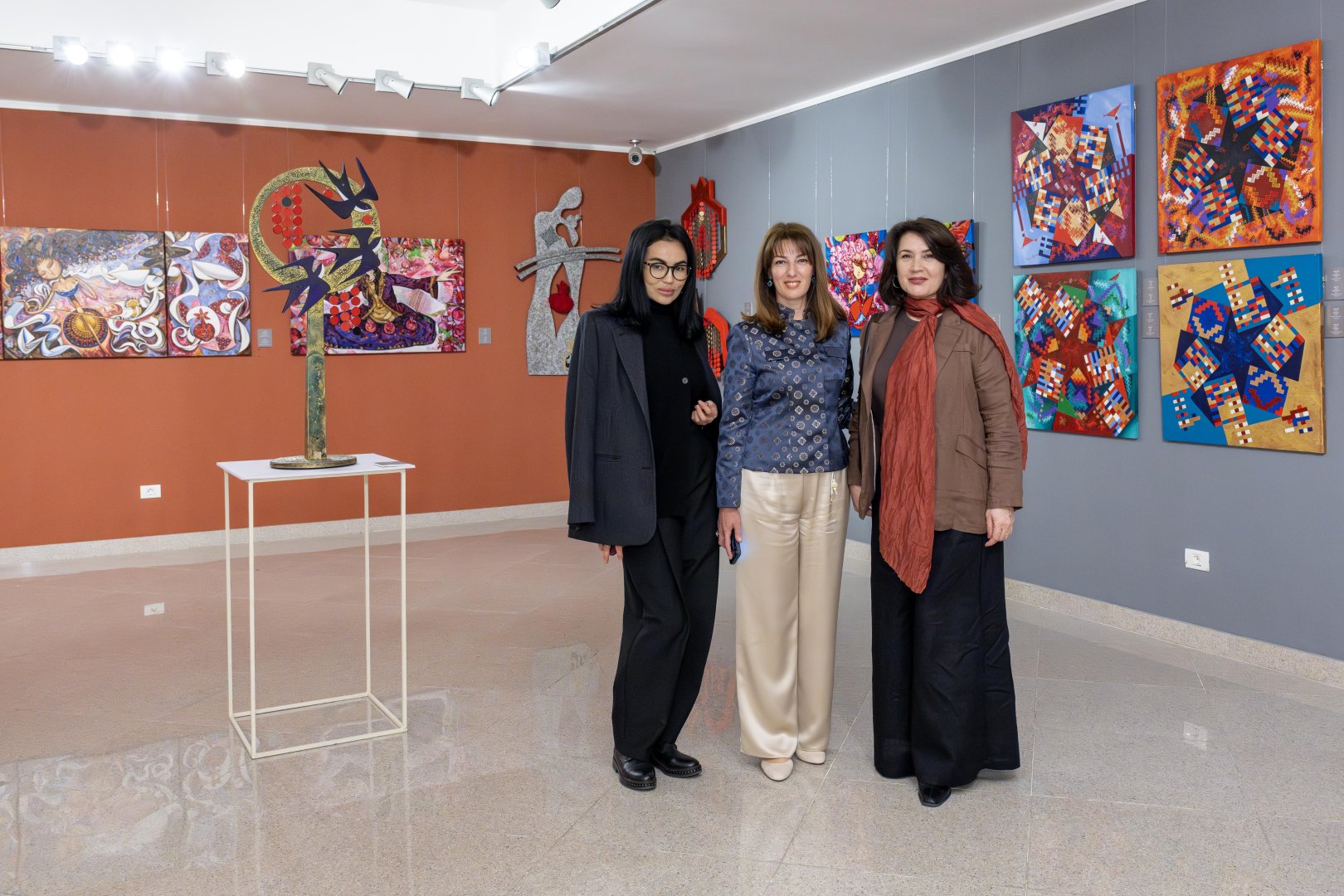 На крыльях времени - искусство Вугара Али раскрывает тайны науки и мифов (ФОТО)