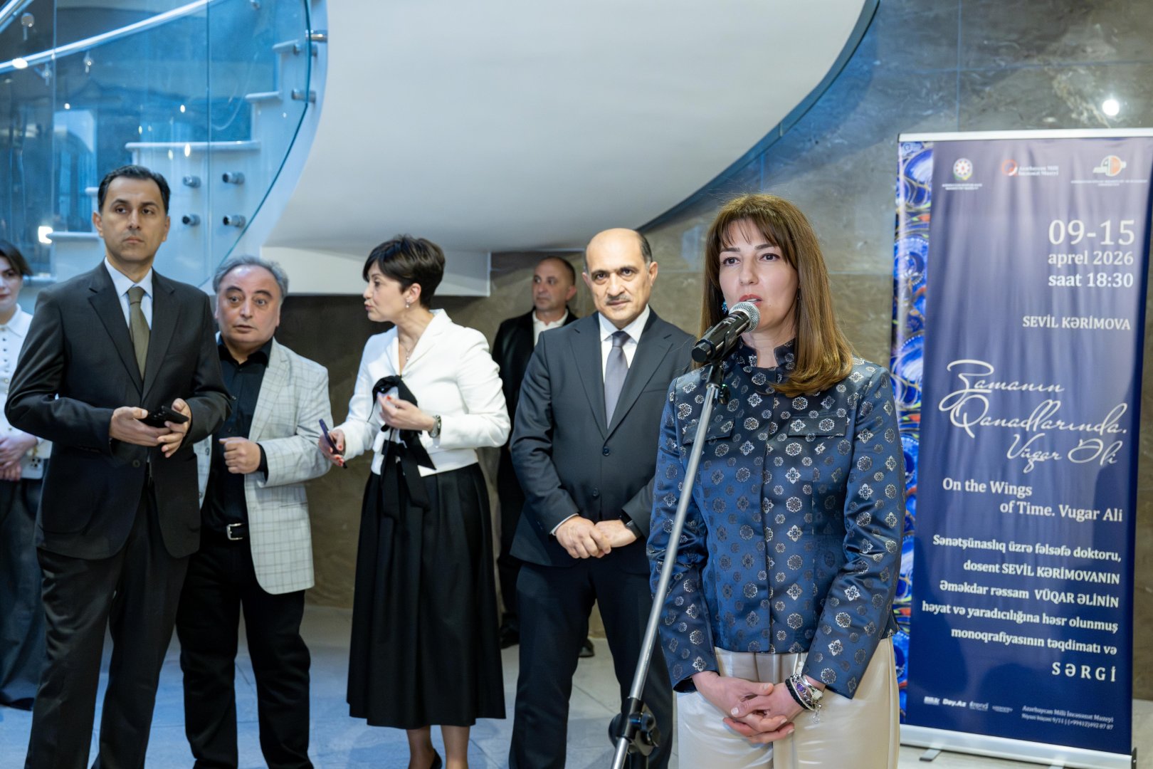 На крыльях времени - искусство Вугара Али раскрывает тайны науки и мифов (ФОТО)