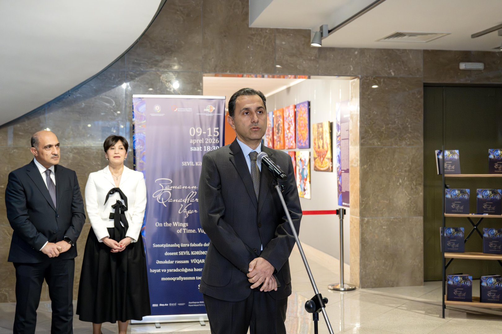 На крыльях времени - искусство Вугара Али раскрывает тайны науки и мифов (ФОТО)