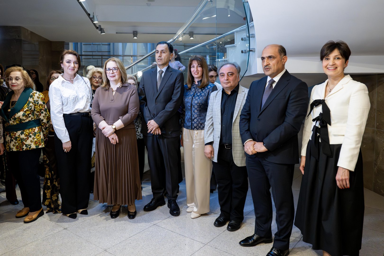 На крыльях времени - искусство Вугара Али раскрывает тайны науки и мифов (ФОТО)