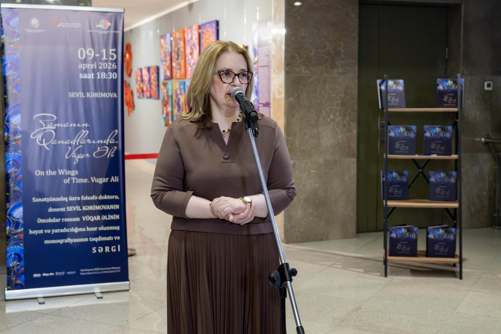 На крыльях времени - искусство Вугара Али раскрывает тайны науки и мифов (ФОТО)