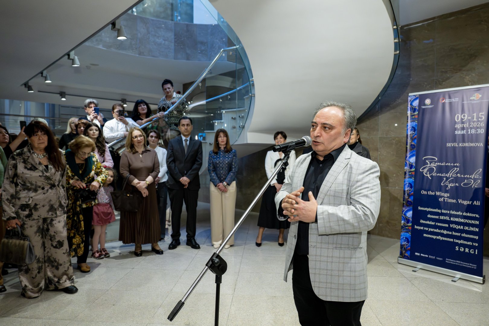 На крыльях времени - искусство Вугара Али раскрывает тайны науки и мифов (ФОТО)