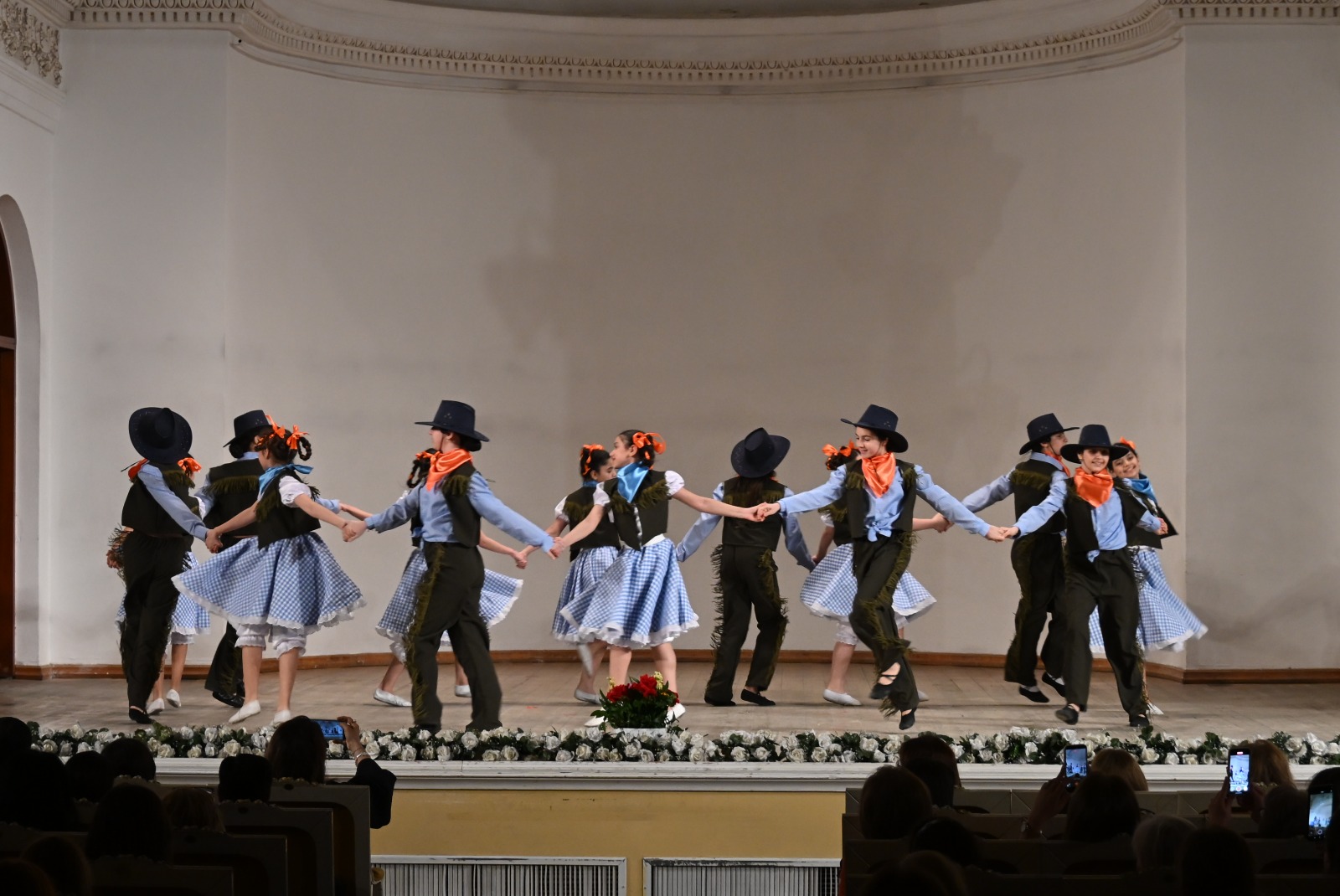 Потрясающий масштабный юбилей Тамиллы Худаяровой - ритмы, грация, искренние эмоции (ФОТО)