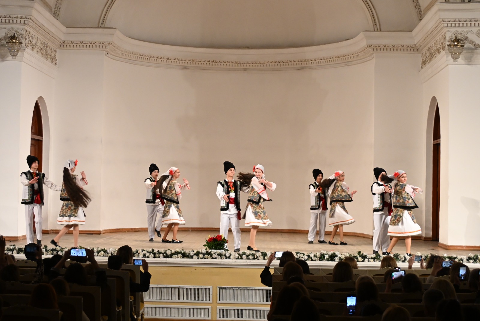 Потрясающий масштабный юбилей Тамиллы Худаяровой - ритмы, грация, искренние эмоции (ФОТО)