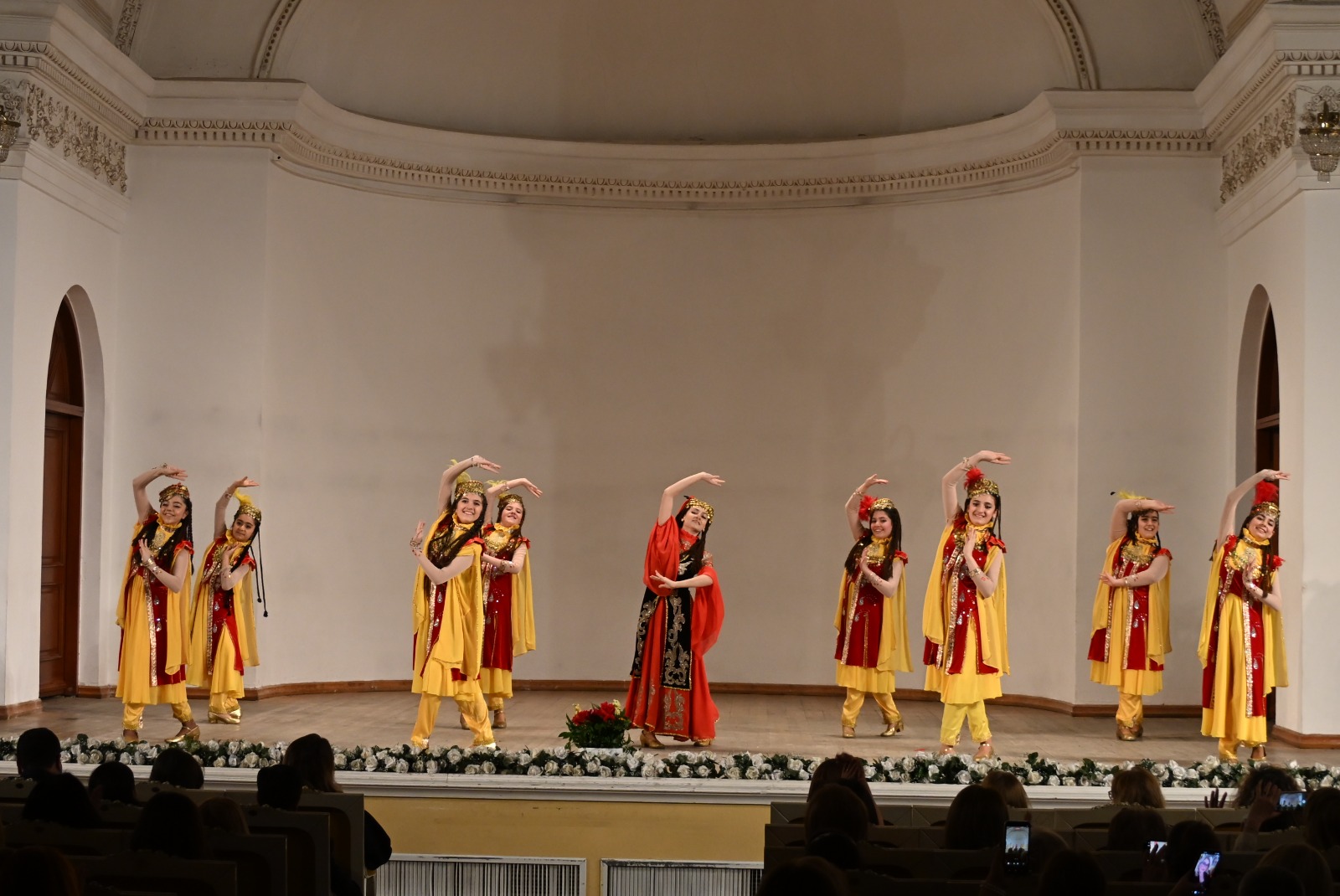 Потрясающий масштабный юбилей Тамиллы Худаяровой - ритмы, грация, искренние эмоции (ФОТО)