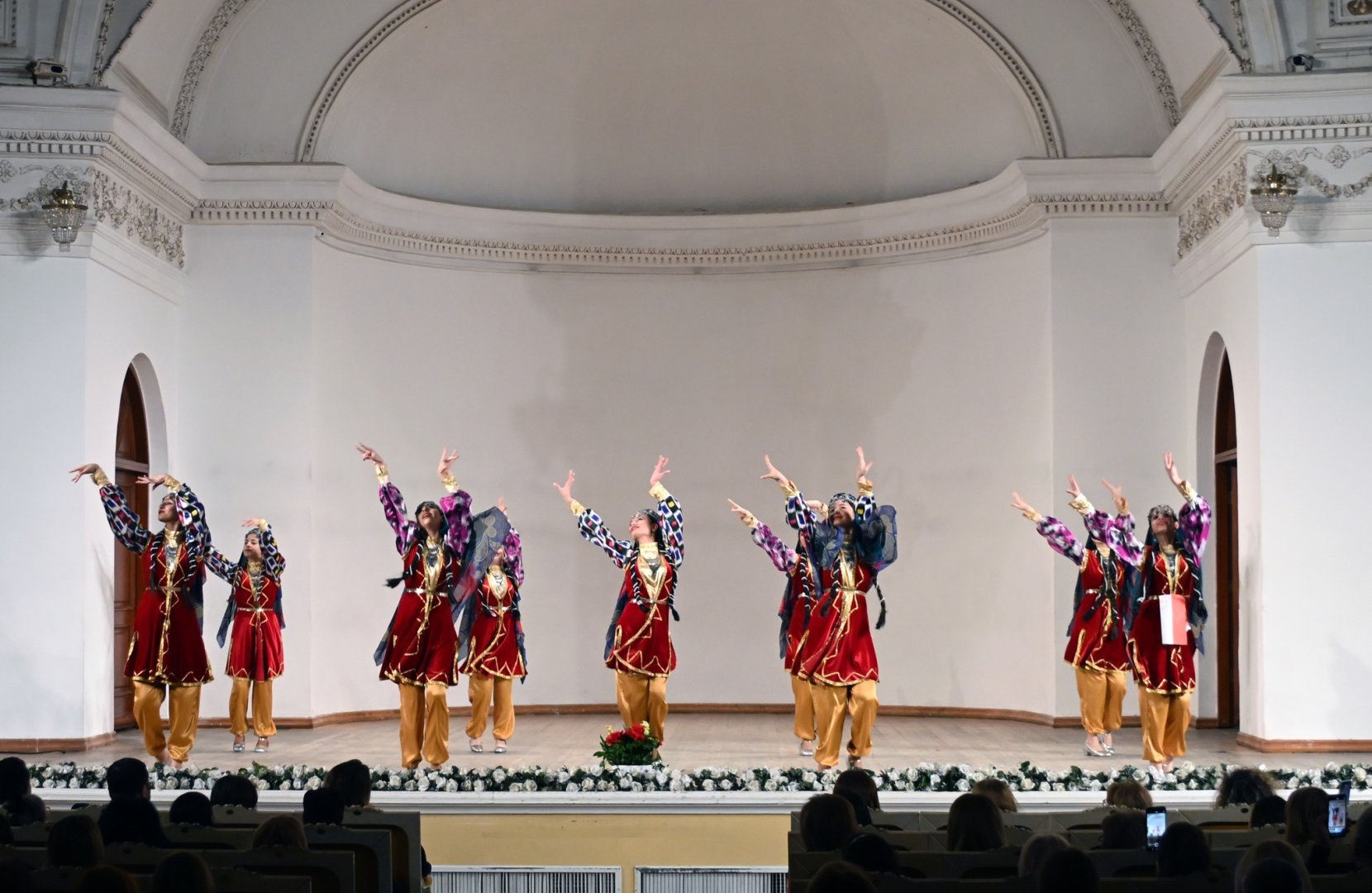 Потрясающий масштабный юбилей Тамиллы Худаяровой - ритмы, грация, искренние эмоции (ФОТО)