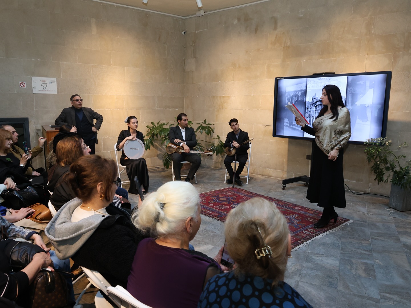 Четыре времени года Алиаги Вахида - спектакль в сердце старого Баку (ФОТО)