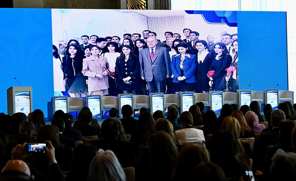 Вице-президент Фонда Гейдара Алиева Лейла Алиева выступила на церемонии открытия конференции на тему роли женщин на пространстве СВМДА (ФОТО)