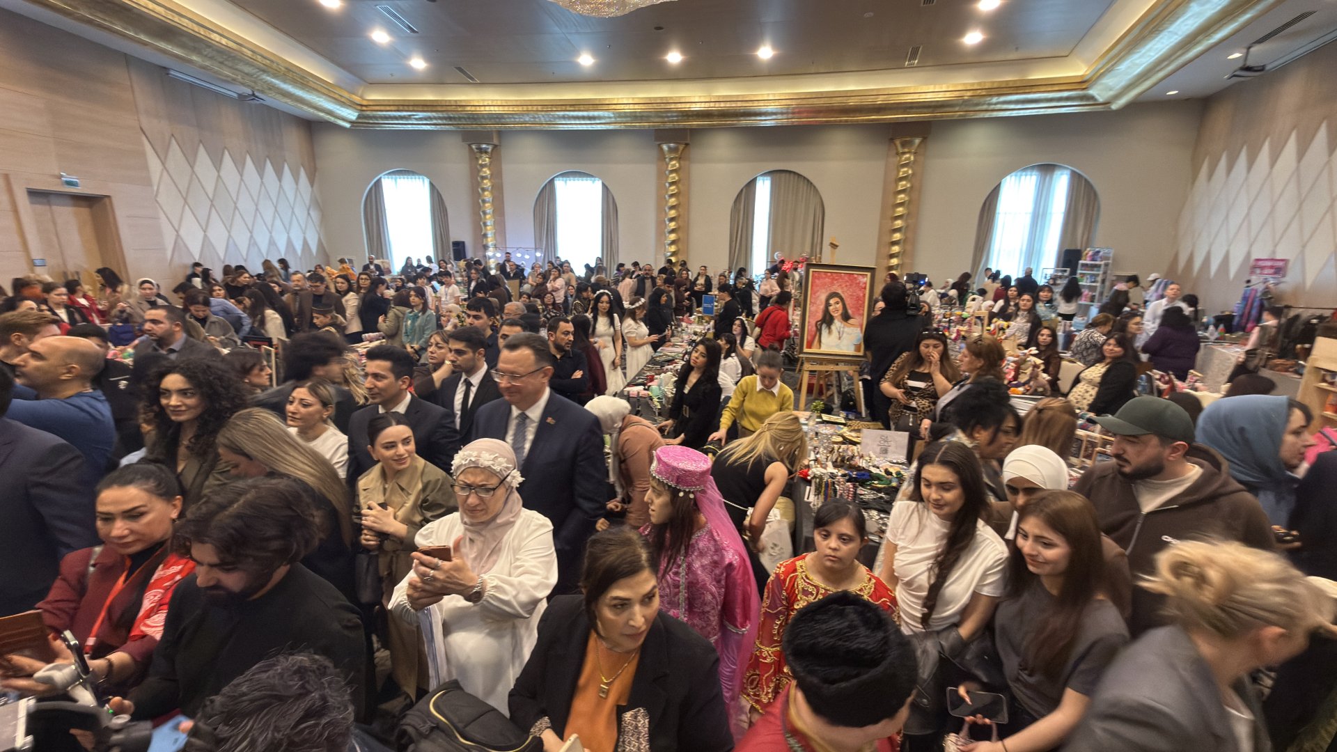 В Баку состоялась Весенняя благотворительная ярмарка (ФОТО)