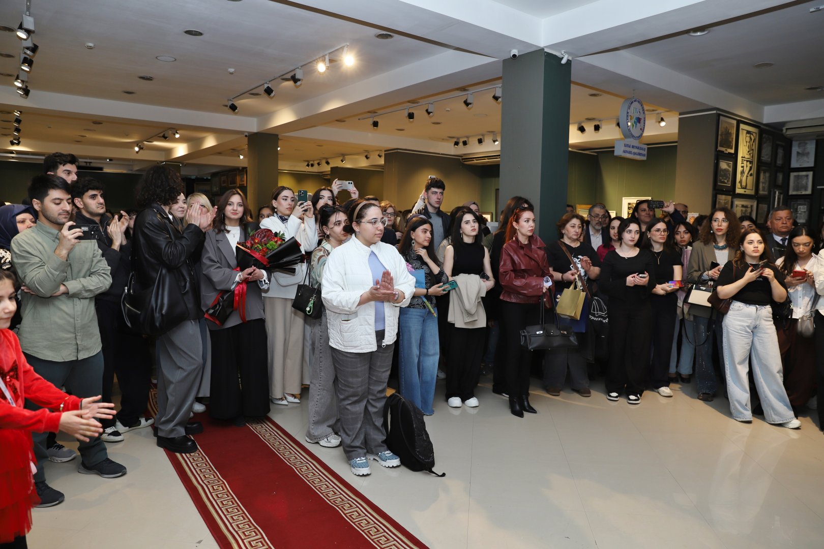 Бумага как Вселенная - в Хатаинском центре представлен креатив без границ (ФОТО)