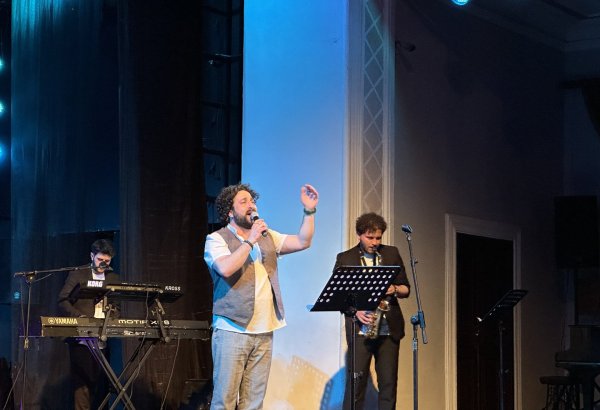 В Баку представлен концерт памяти легендарного турецкого исполнителя Барыша Манчо (ФОТО)