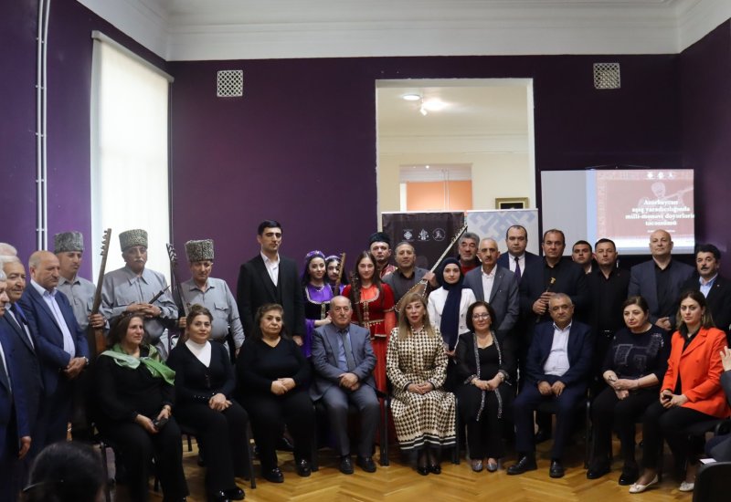 Воплощение национальных и духовных ценностей в творчестве азербайджанских ашугов (ФОТО)