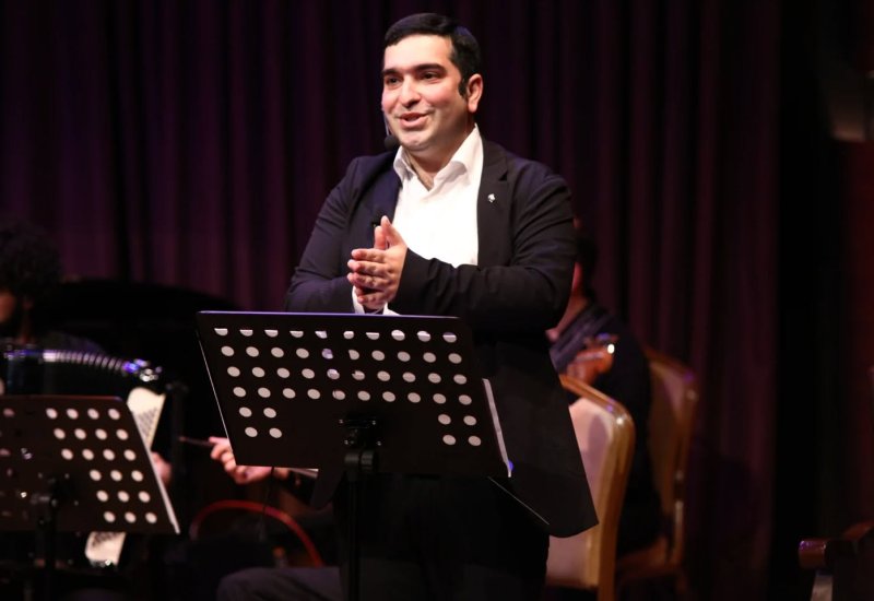 Взглянуть на себя со стороны: Вечер искреннего смеха в Баку (ФОТО)