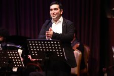 Взглянуть на себя со стороны: Вечер искреннего смеха в Баку (ФОТО)