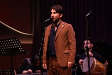 Взглянуть на себя со стороны: Вечер искреннего смеха в Баку (ФОТО)