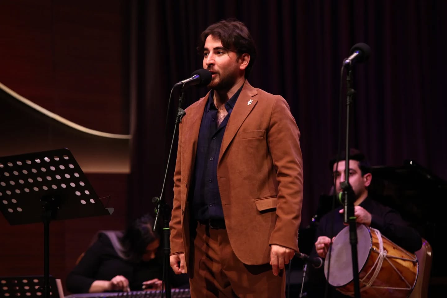 Взглянуть на себя со стороны: Вечер искреннего смеха в Баку (ФОТО)