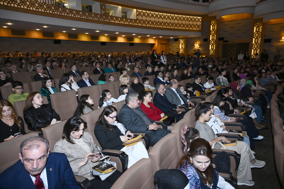 Лейла Алиева и Алена Алиева приняли участие в церемонии презентации второго сезона многосерийного фильма «Я, Лала и Шерлок Холмс 2» (ФОТО)