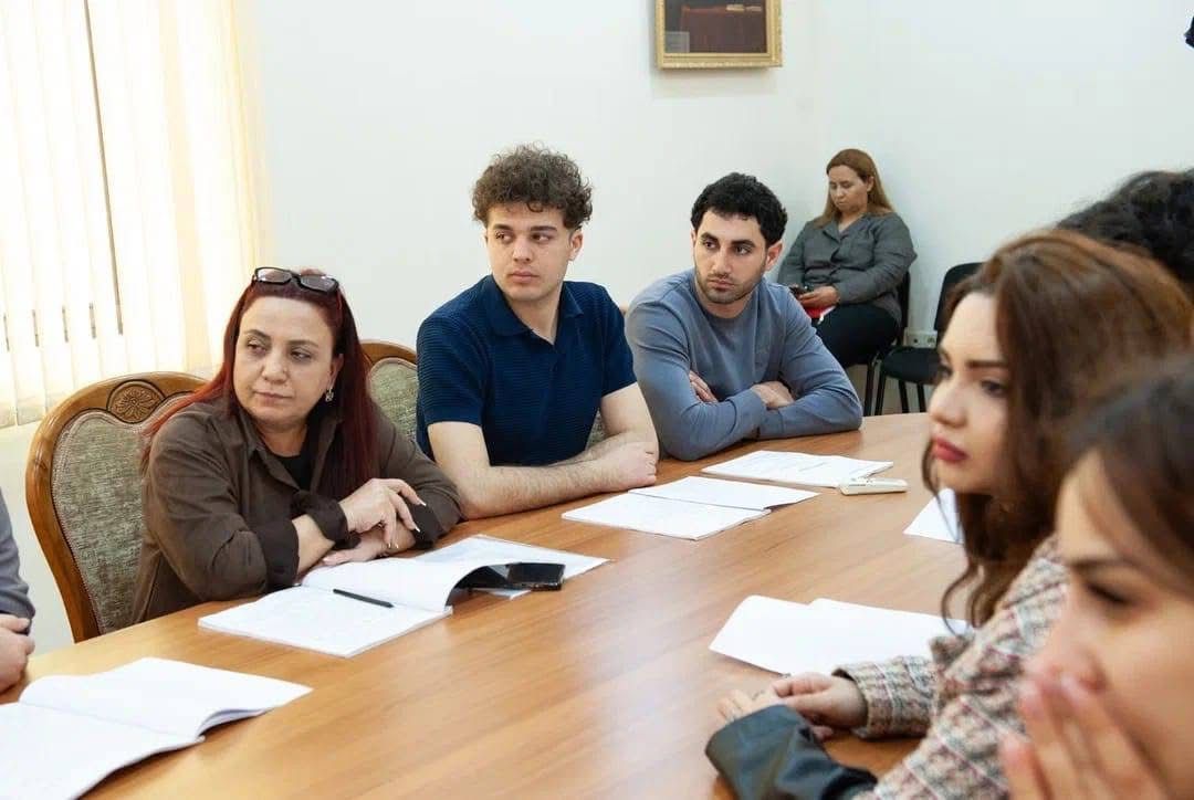 Покинутая женщина в Баку - психологическая история о любви, разочаровании и одиночестве (ФОТО)