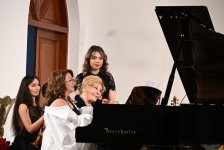 Известные музыканты из Азербайджана и Турции - Егана Ахундова и Гюльсин Онай выступили с блестящей программой (ФОТО)