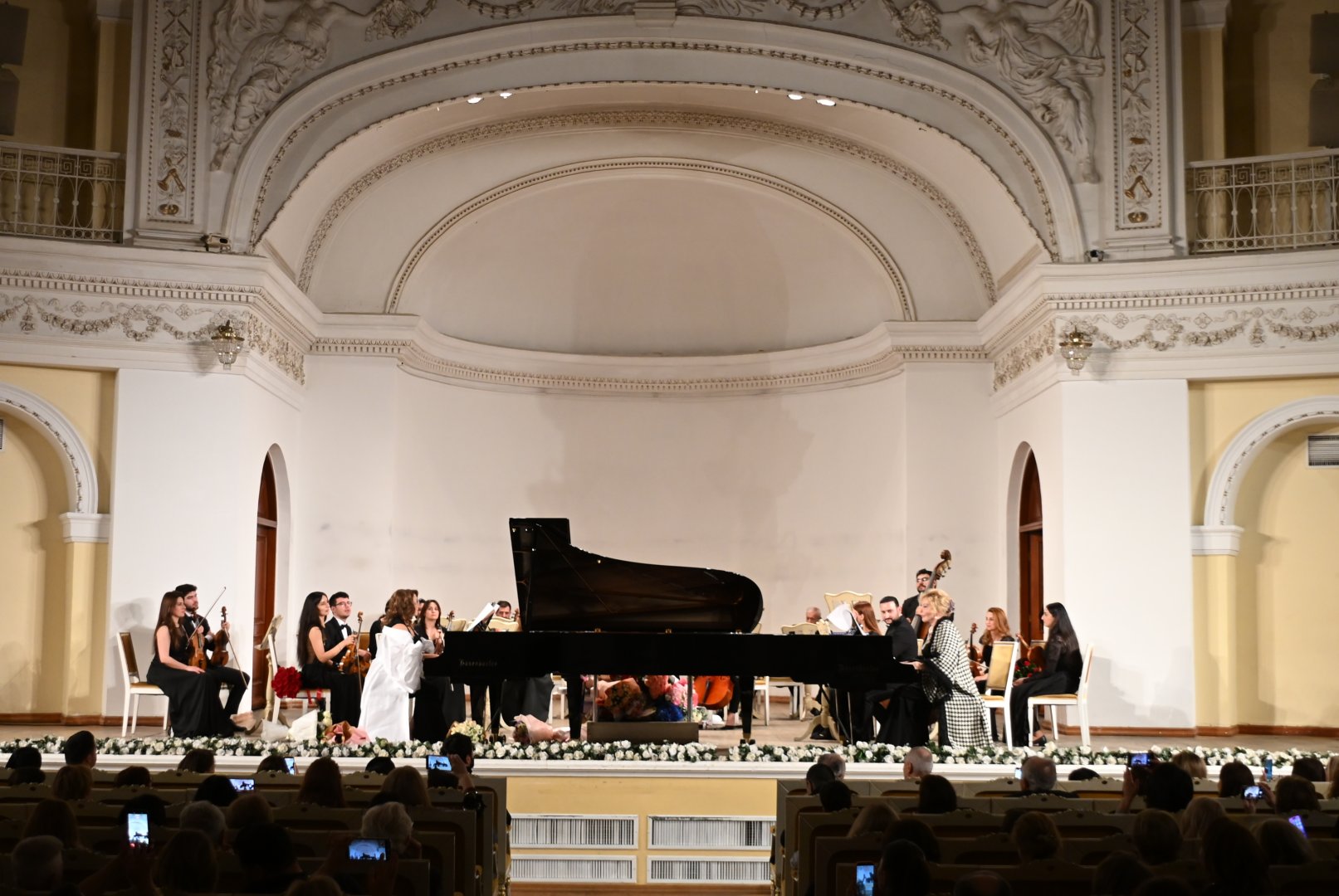 Известные музыканты из Азербайджана и Турции - Егана Ахундова и Гюльсин Онай выступили с блестящей программой (ФОТО)